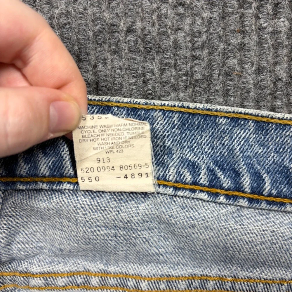 Vintage Levi's 550 Jeans Men's 38x34 Relaxed Fit Tapered Leg Light Wash 90s